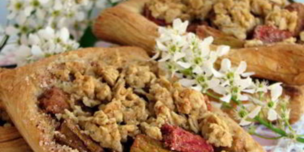 Рецепт ревенные слойки с овсяной крошкой