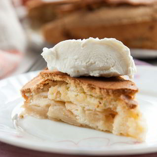 Шарлотка из яблок