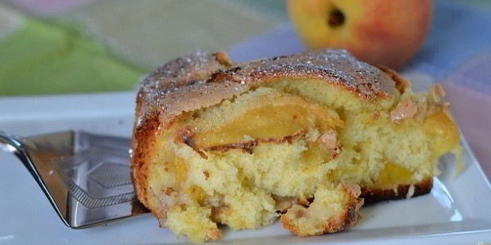 Рецепт шарлотка с персиками