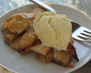 Шарлотка с яблоками и бананами