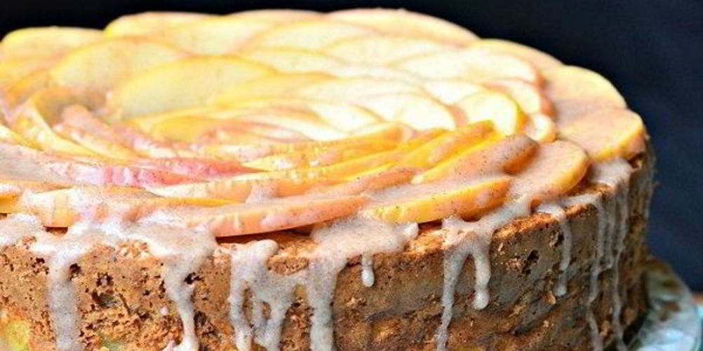 Рецепт шарлотка с яблоками и глазурью