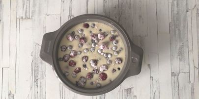 шарлотка с ягодами