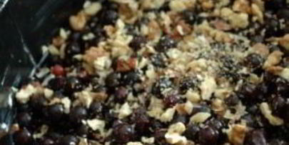 шарлотка со смородиной