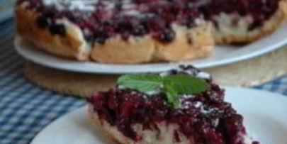 шарлотка со смородиной