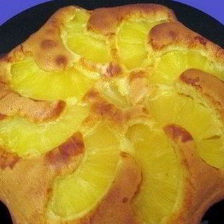 Сладкая шарлотка с ананасом