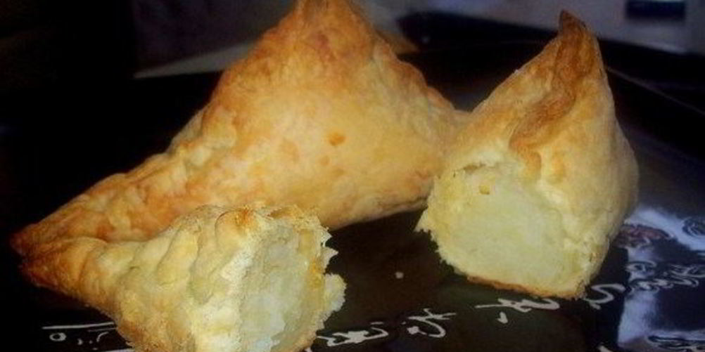 Рецепт слоено-дрожжевые конвертики с картофелем и сыром
