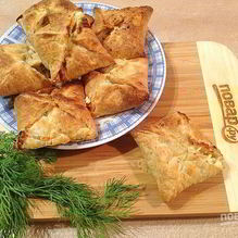 Рецепт Слоеные конвертики с лососем и брынзой