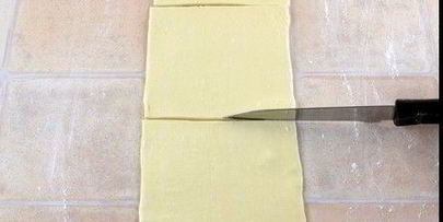 слойки из готового слоеного теста с начинкой из замороженной вишни