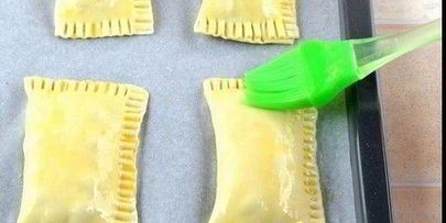 слойки из готового слоеного теста с начинкой из замороженной вишни