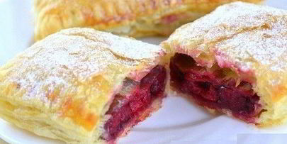 слойки из готового слоеного теста с начинкой из замороженной вишни