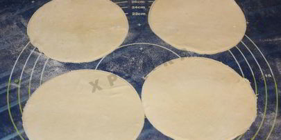 слойки из слоеного теста с мясом панама-мама