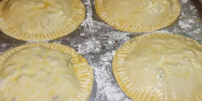 слойки из слоеного теста с мясом панама-мама