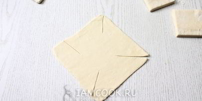 слойки-розочки с курицей и сыром