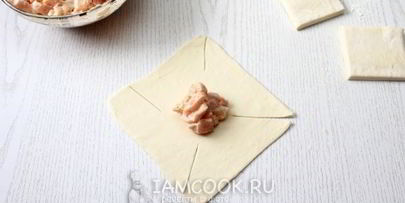 слойки-розочки с курицей и сыром