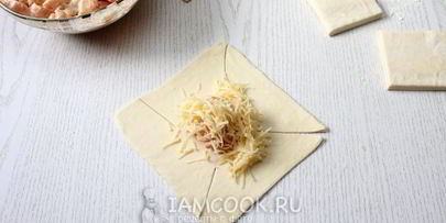 слойки-розочки с курицей и сыром