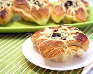 Слойки с баклажанами и сыром