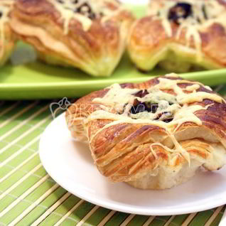 Слойки с баклажанами и сыром