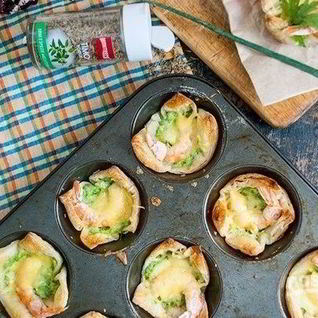 Слойки с брокколи и креветками