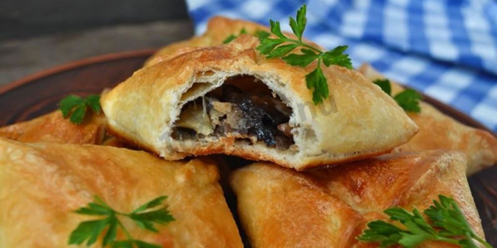 Рецепт слойки с грибами из слоеного теста