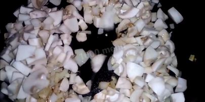 слойки с картофелем и грибами из слоеного теста