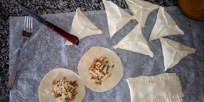 слойки с картофелем и грибами из слоеного теста