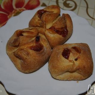 Слойки с конфитюром из айвы