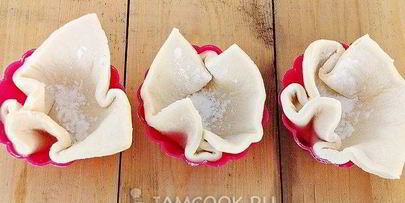 слойки с малиной и шоколадом