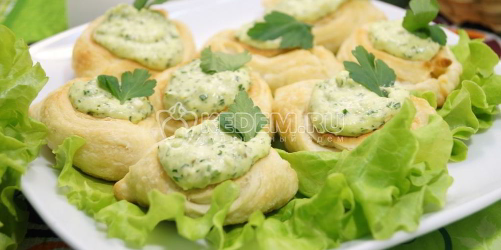 Рецепт слойки с сырной пастой