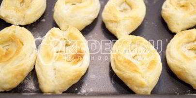 слойки с сырной пастой