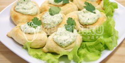 слойки с сырной пастой