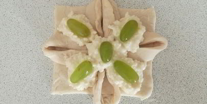 слойки с творогом и виноградом