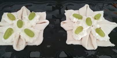 слойки с творогом и виноградом