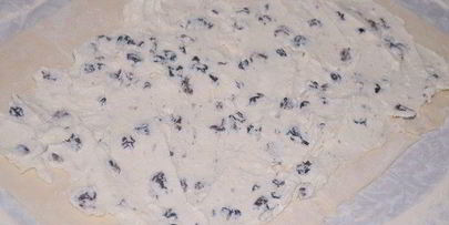 слойки с творожной начинкой и изюмом