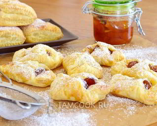 Слойки с вареньем из слоеного теста