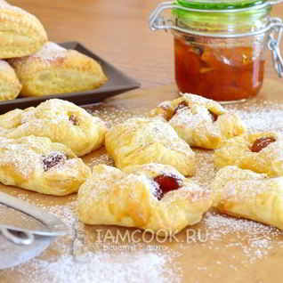 Слойки с вареньем из слоеного теста