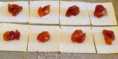 слойки с вареньем из слоеного теста