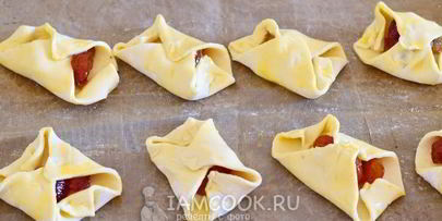 слойки с вареньем из слоеного теста