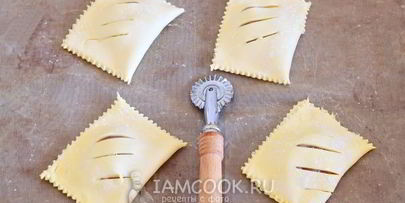 слойки с вареньем из слоеного теста