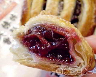 Слойки с вишней