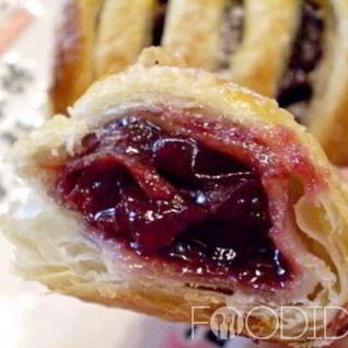 Слойки с вишней