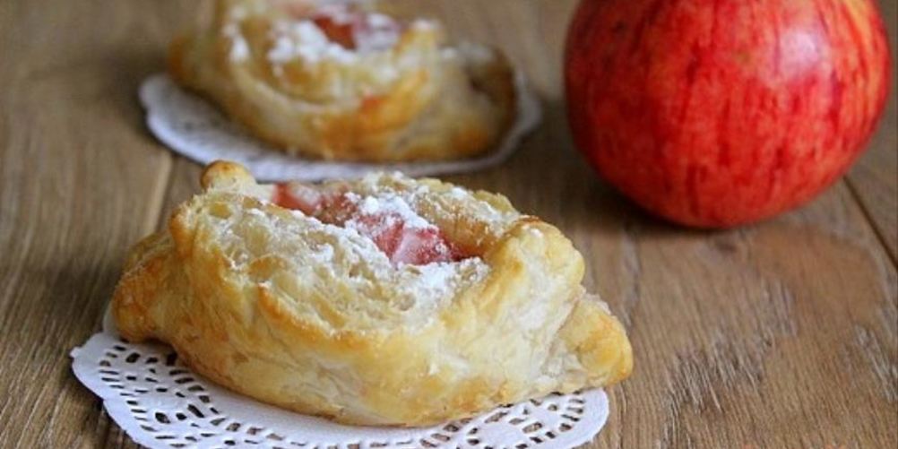 Рецепт слойки с яблоками и брусникой