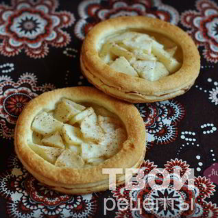 Слойки с яблоками