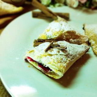 Слойки со смородиной