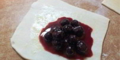 слойки со смородиной