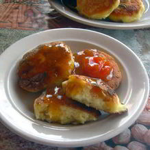 Рецепт Кукурузные сырники с вяленой грушей