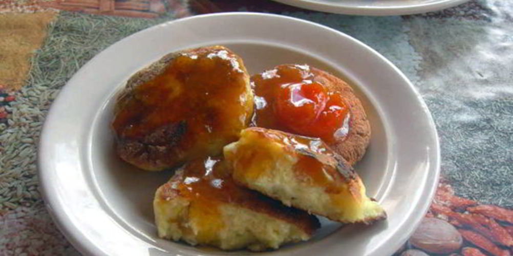 Рецепт кукурузные сырники с вяленой грушей