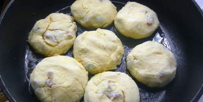 кукурузные сырники с вяленой грушей