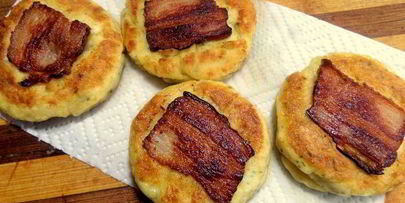 несладкие сырники с беконом