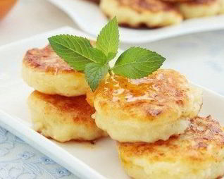 Сырники диетические из творога с изюмом