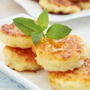 Сырники диетические из творога с изюмом